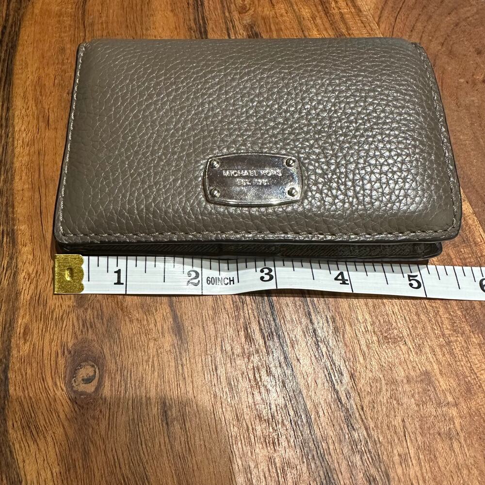 Michael Kors Taupe Wallet Jet Set Medium Travel Everyday Perfect Size ID Slot - Picture 8 of 8